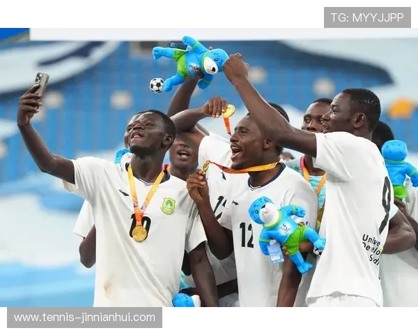 足球球星一个月工资曝光,顶级球员收入令人咋舌,差距巨大! 足球球星一个月工资曝光,顶级球员收入令人咋舌,差距巨大!